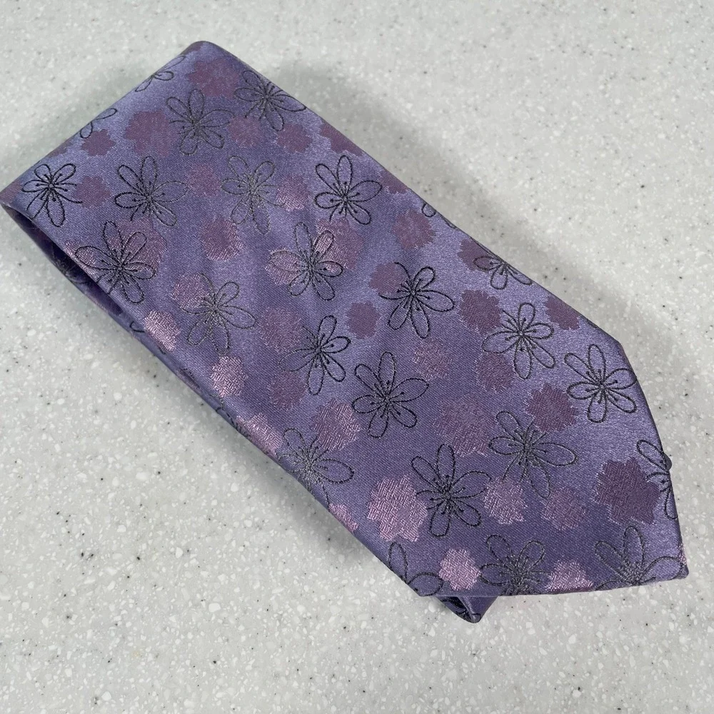 Bugatchi Mens Purple Floral 100% Silk Necktie Made in Italy Lavender Flower Tie